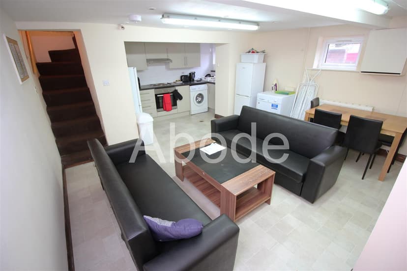 4 Royal Park Avenue - Image 2