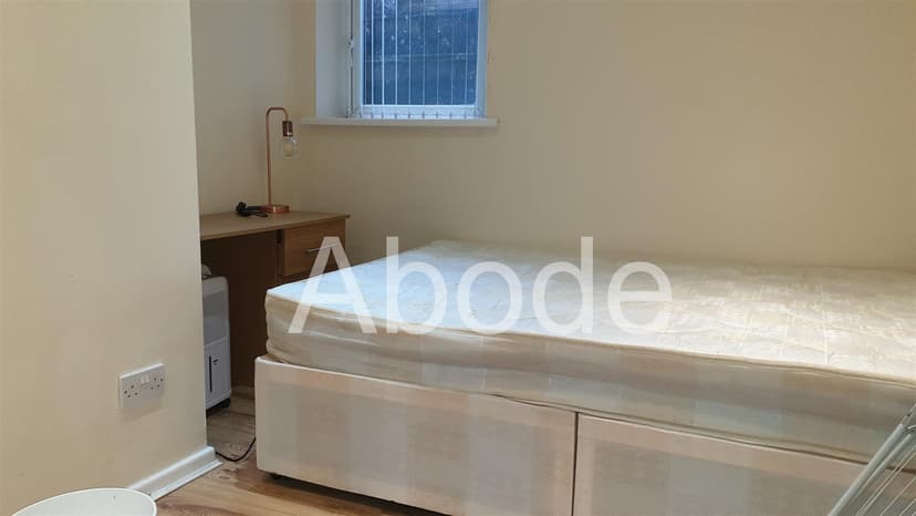 Apt 1 - 25 Moorland Avenue - Image 4