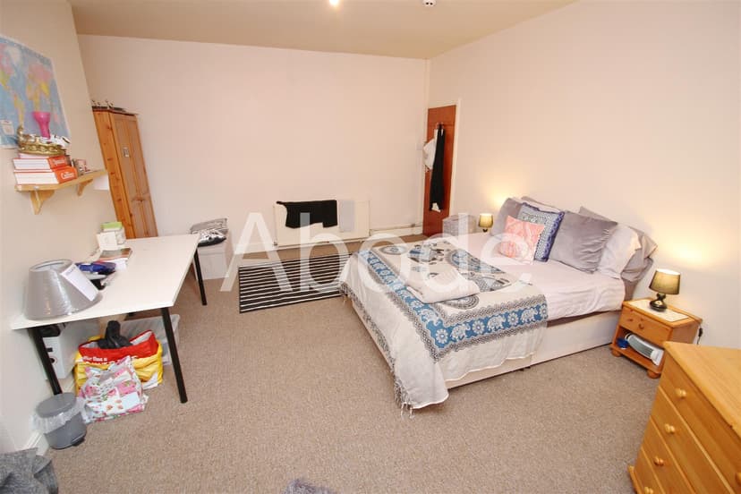 52b Cardigan Road - Image 7