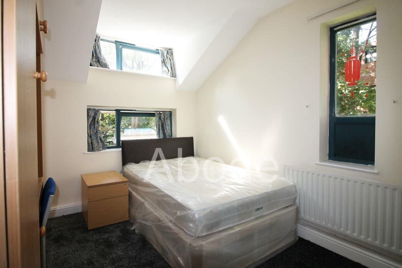 Apt 10, 69 Clarendon Road - Image 4