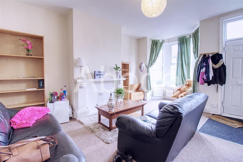 34 Royal Park Avenue - Image 1