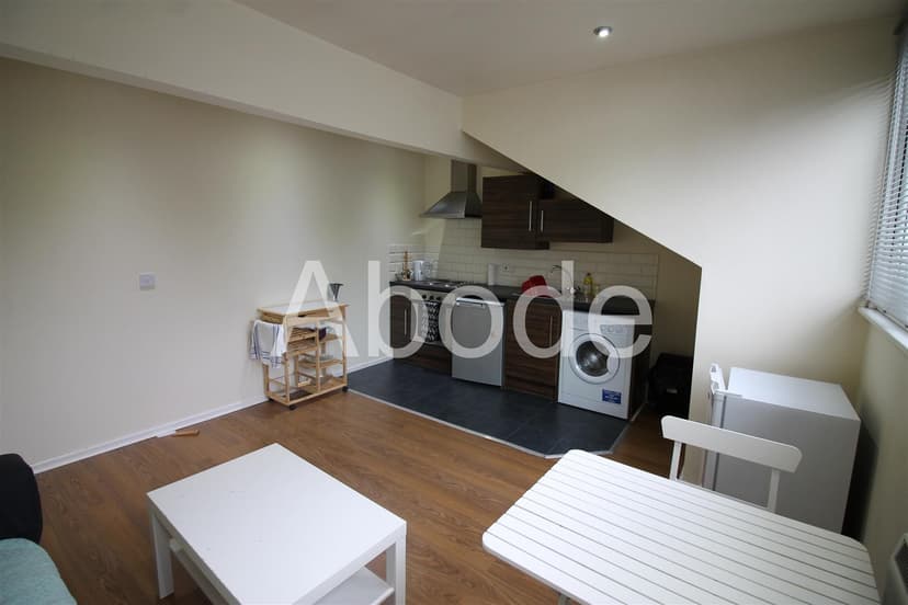 Apt 7 - 25 Moorland Avenue - Image 7