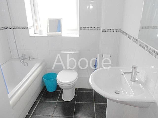 24 Holborn Central - Image 7