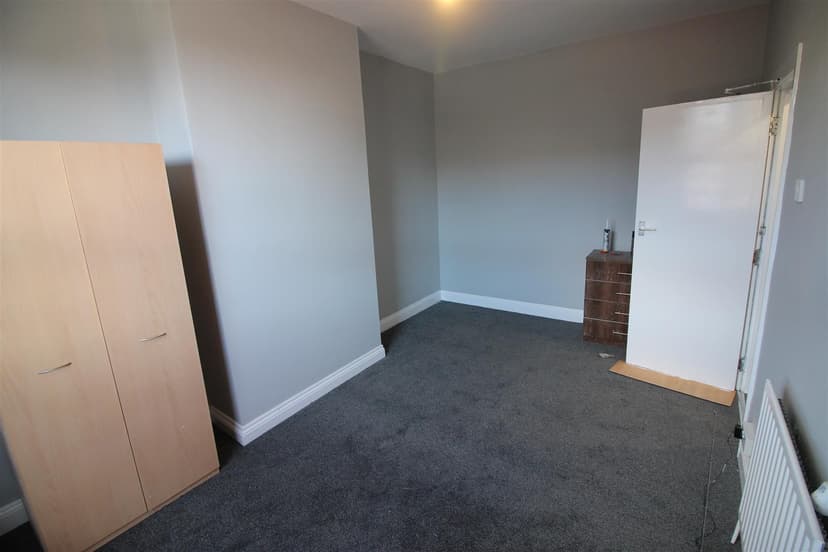 68 Royal Park Avenue - Image 2