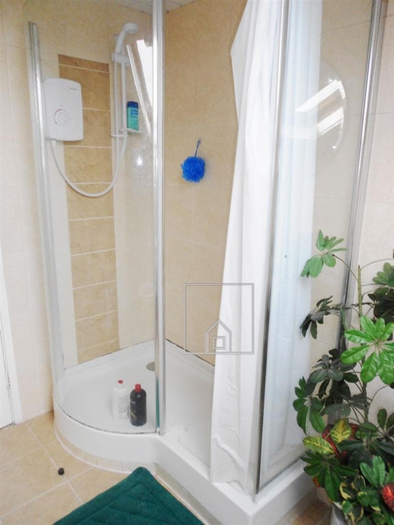 Flat 4, 163 Hyde Park Road - Image 3