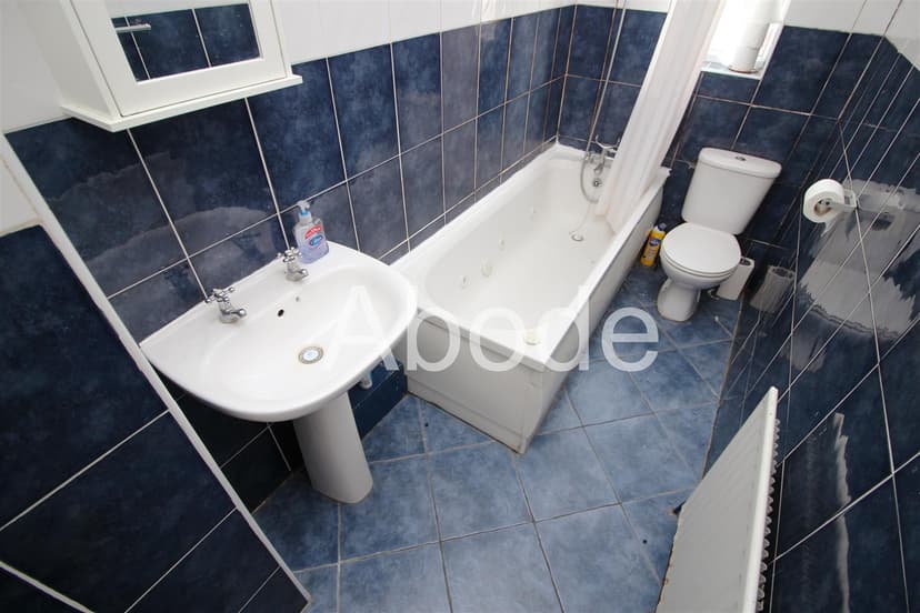 46 Queens Road* - Image 8