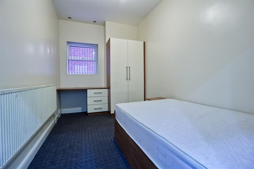 236 Kirkstall Lane - Image 4