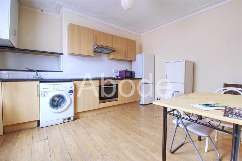 11 Harold Avenue - Image 2