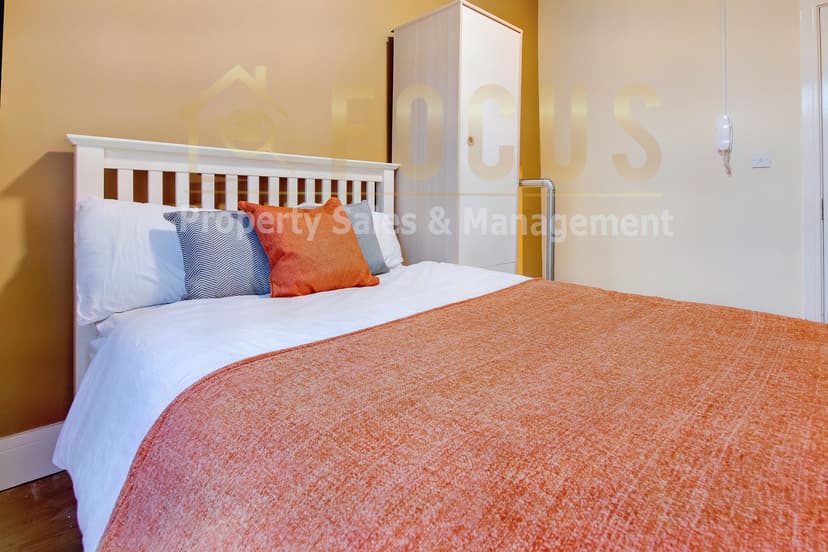 Room 2, Flat 2 5 Cank Street, City Centre, Leicester - Image 3
