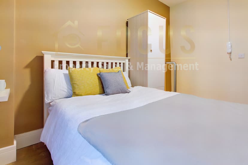 Room 2, Flat 2 5 Cank Street, City Centre, Leicester - Image 9