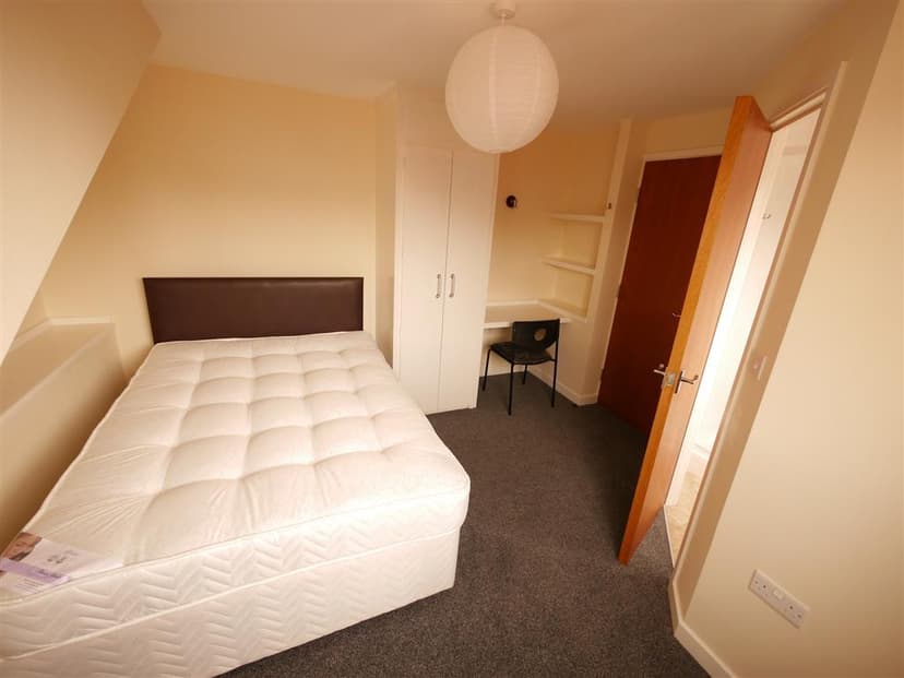 27 Harold Mount, Leeds - Image 2