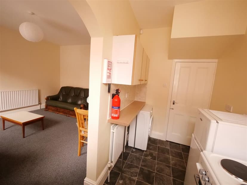 27 Harold Mount, Leeds - Image 9