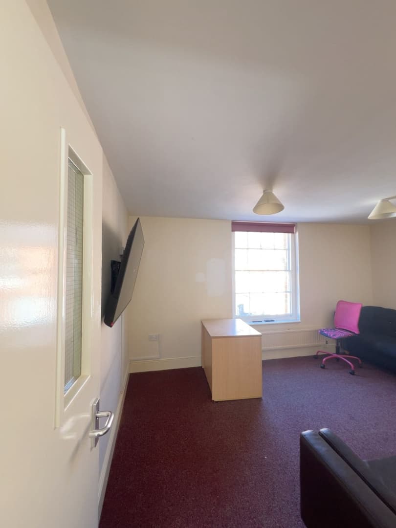 11 Millstone Lane, Leicester - Image 6