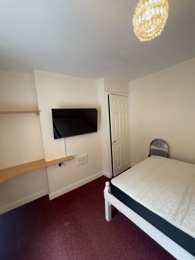 11 Millstone Lane, Leicester - Image 14