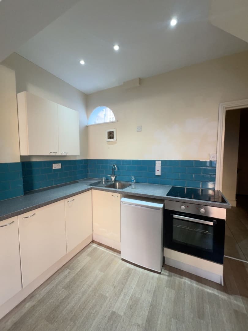 11 Millstone Lane, Leicester - Image 3