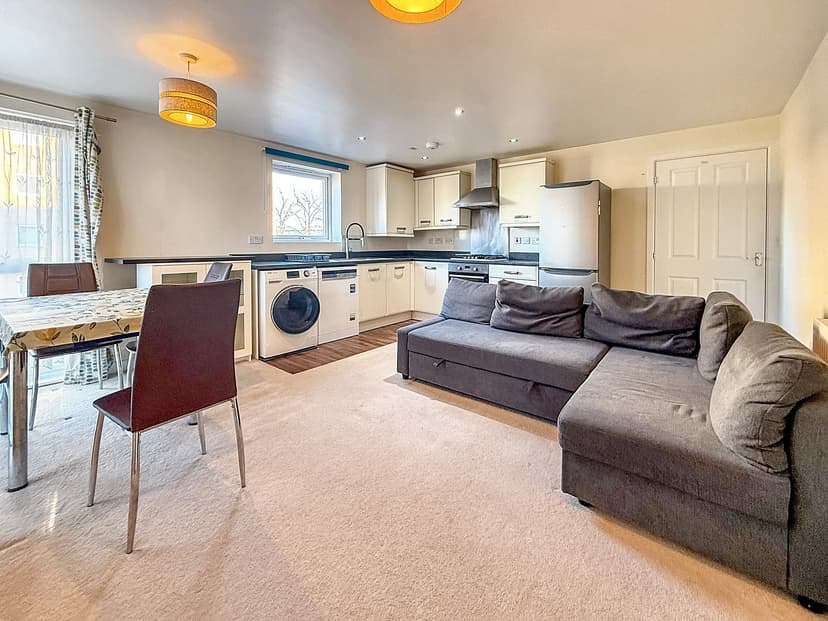 Flat 12, 50 Pavilion Close, Leicester - Image 2