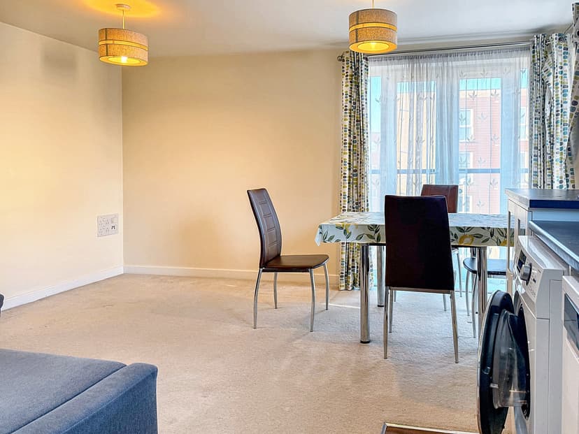 Flat 12, 50 Pavilion Close, Leicester - Image 3
