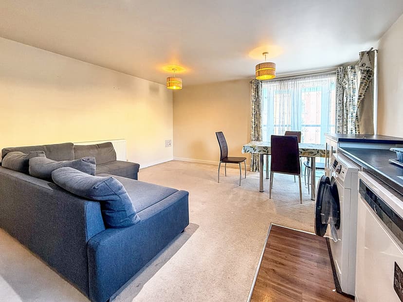 Flat 12, 50 Pavilion Close, Leicester - Image 5