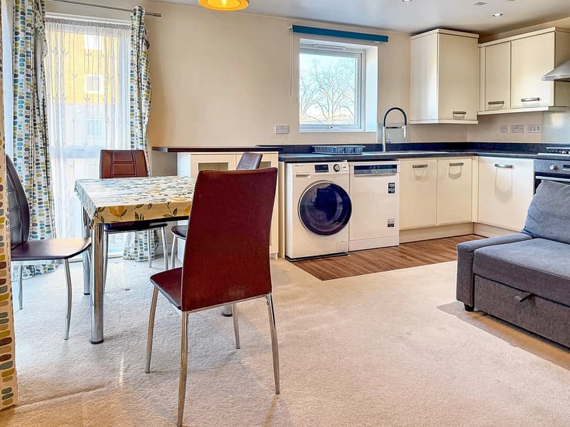 Flat 12, 50 Pavilion Close, Leicester - Image 7