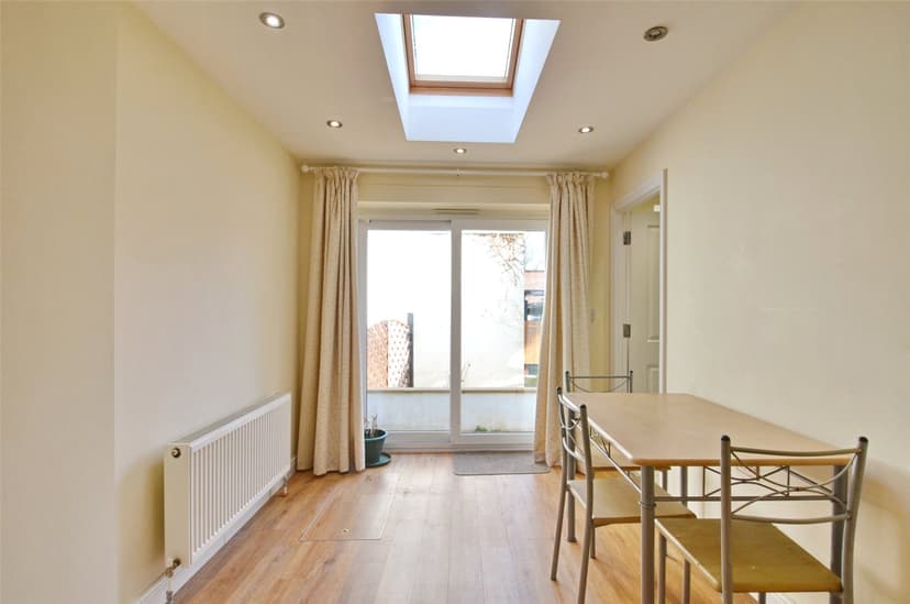 4, Dalton Square - Image 7