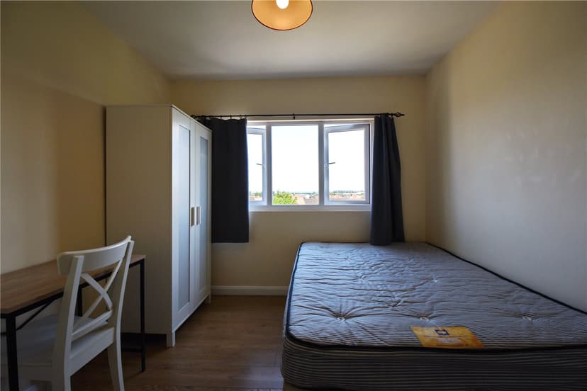 38, Fourth Avenue - Image 8