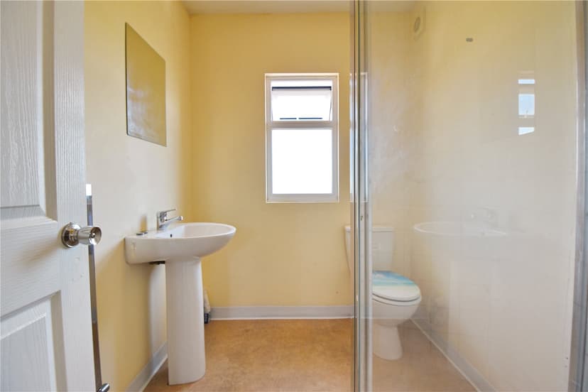 38, Fourth Avenue - Image 6