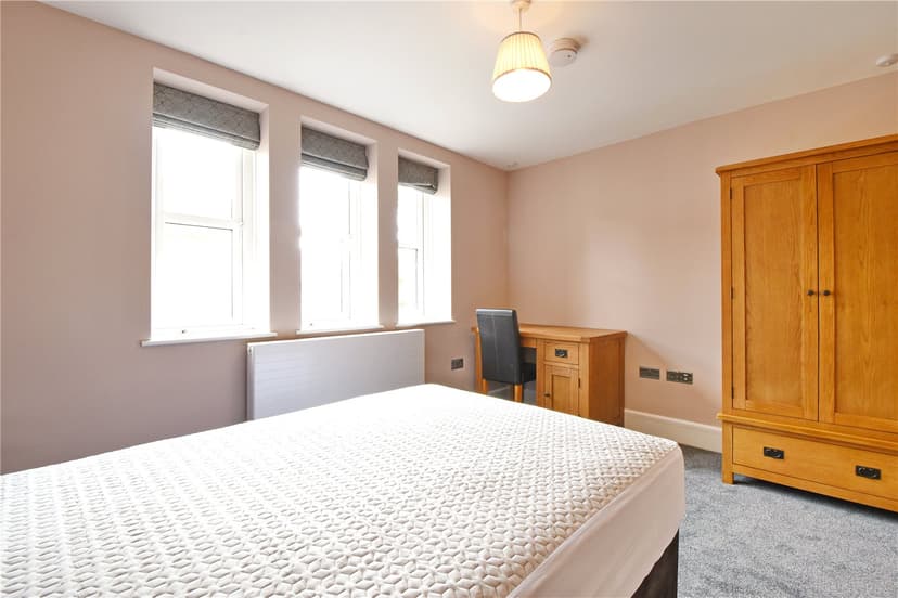 Room 2, Station Road - Image 4