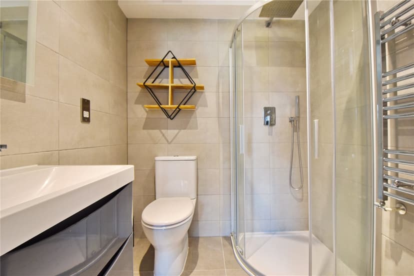 Room 2, Station Road - Image 3