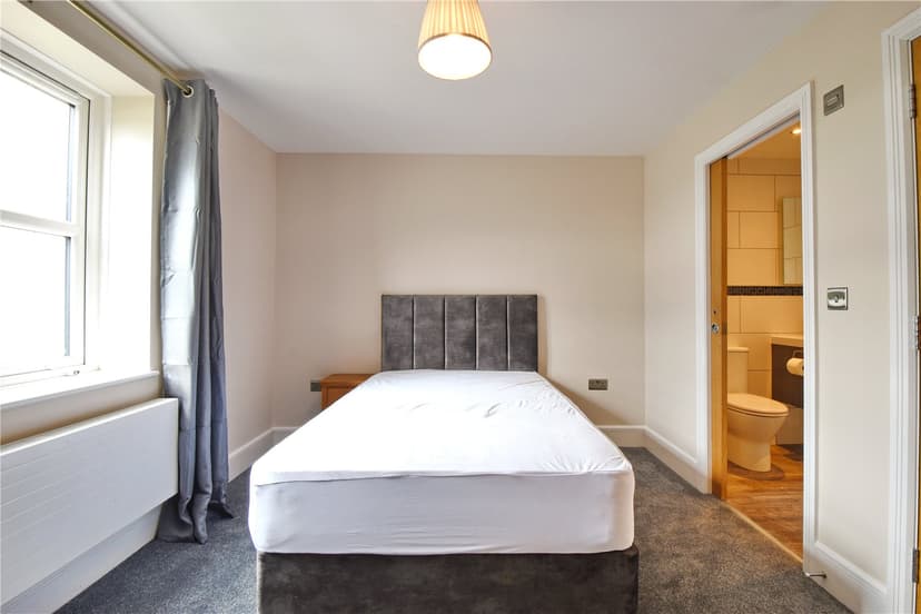Room 3, Station Road - Image 4