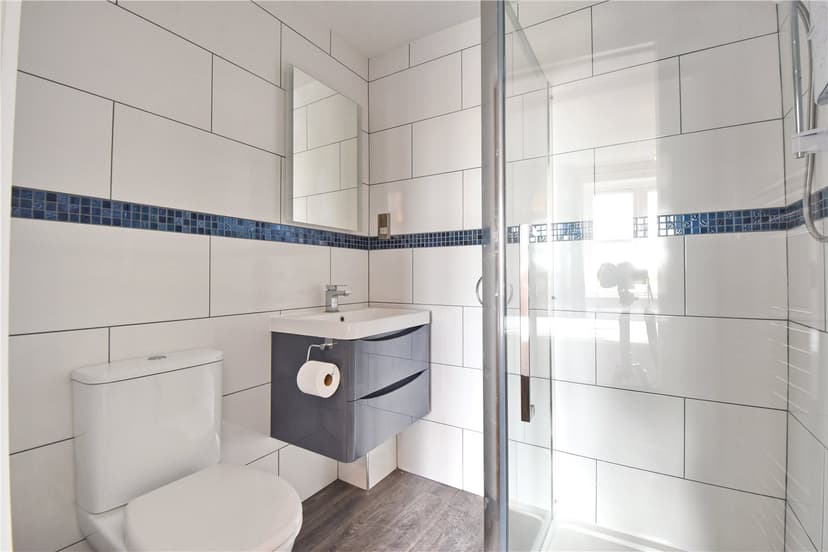 Room 3, Station Road - Image 3
