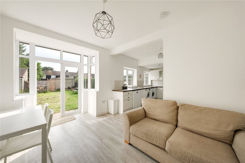Room 2, Monks Park Avenue - Image 12