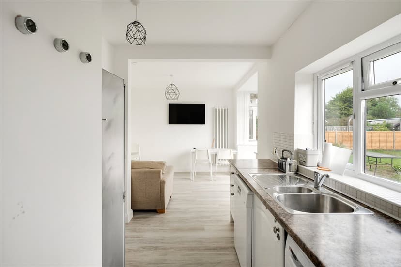 Room 2, Monks Park Avenue - Image 7