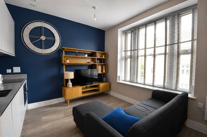 207 Alliance House, Baldwin Street - Image 3