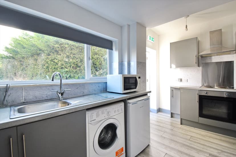 3, Charles Road - Image 5
