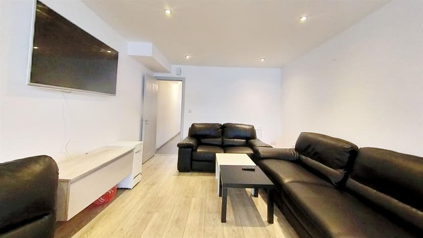 243, Tiverton Road - Image 11