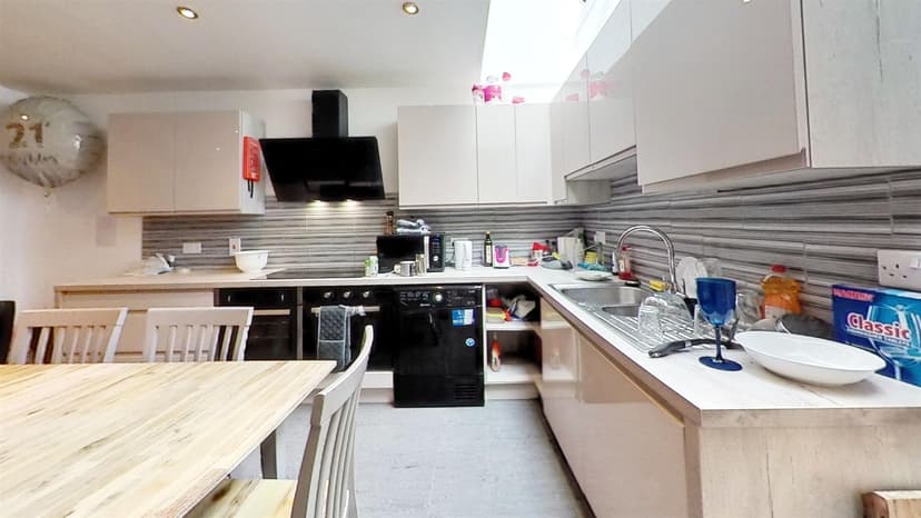 243, Tiverton Road - Image 10