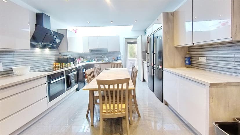 243, Tiverton Road - Image 9