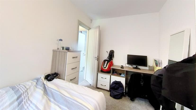 243, Tiverton Road - Image 2