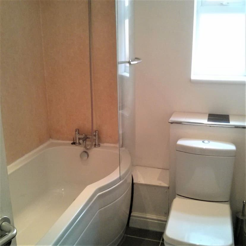 68, Gibbins Road - Image 7