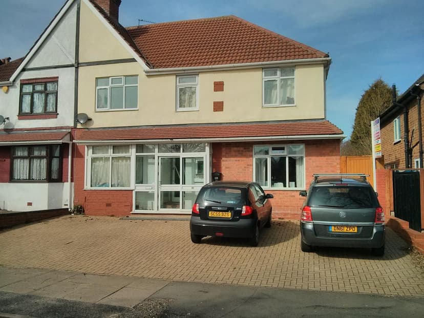 68, Gibbins Road - Image 1