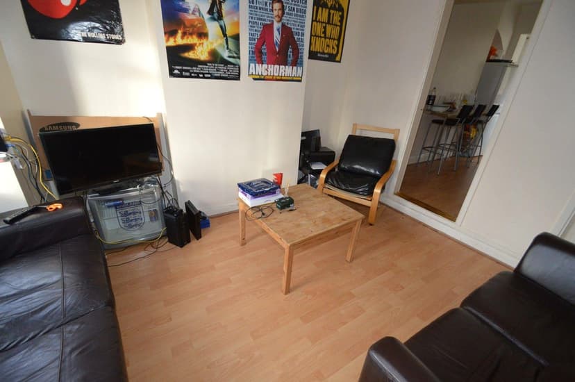 Room 5, First Floor Rear Right, Selly Hill Road - Image 1