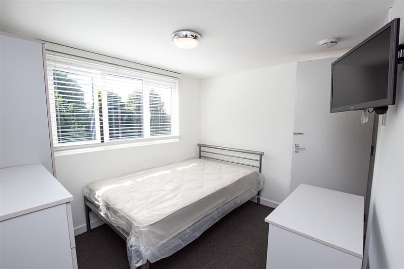 220, Dawlish Road - Image 6