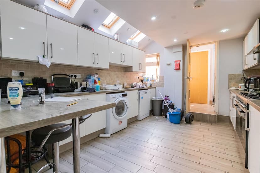 1, Croydon Road - Image 21