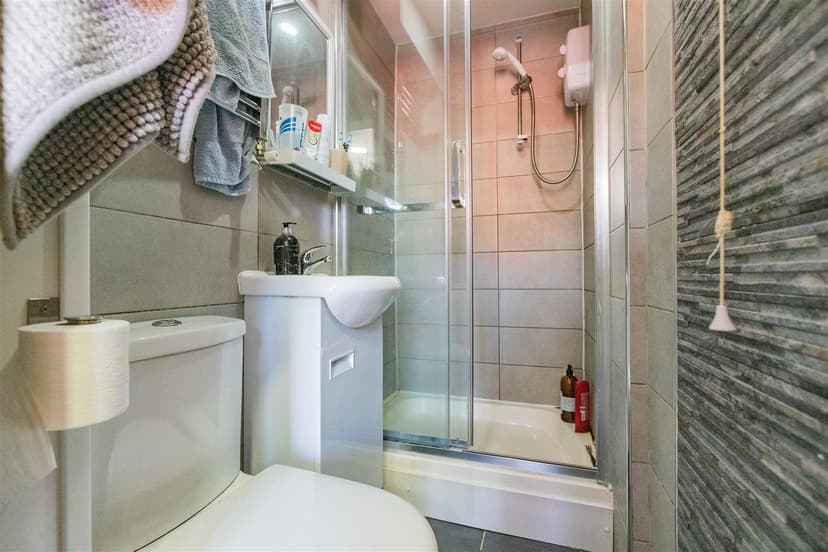 1, Croydon Road - Image 5
