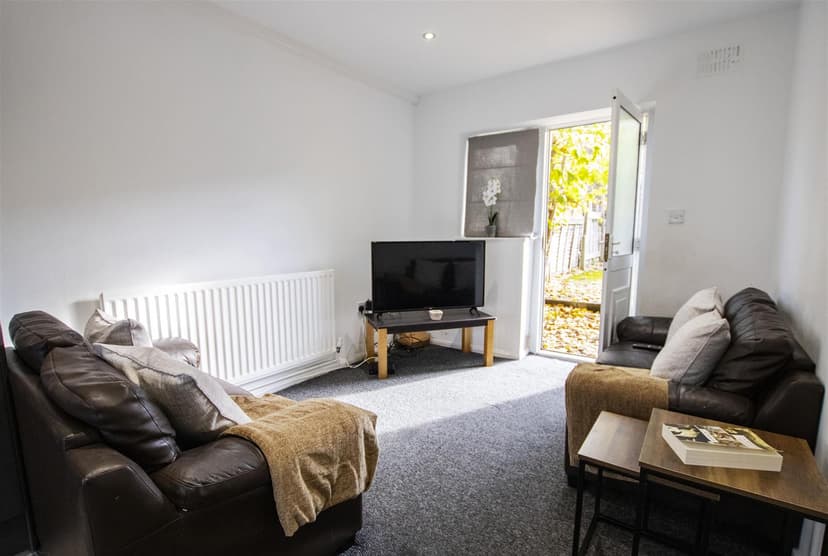 58, Fladbury Crescent - Image 9