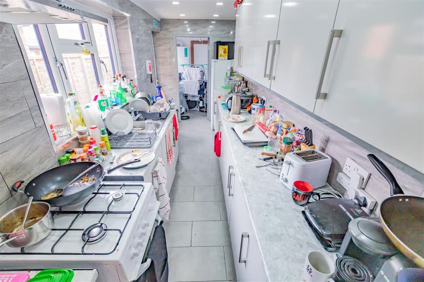 Heeley Road - Image 10
