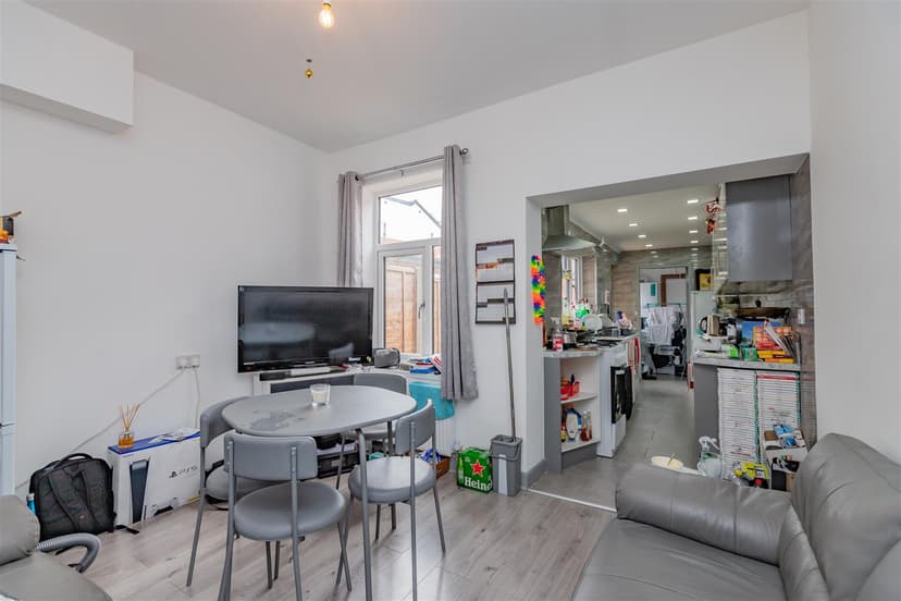 Heeley Road - Image 9