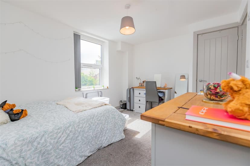 Hubert Road - Image 8