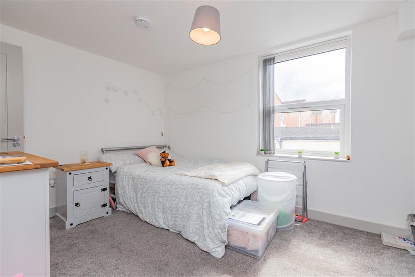 Hubert Road - Image 6