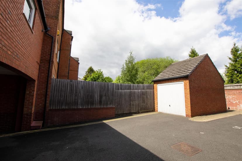 11a, Ten Acre Mews - Image 18